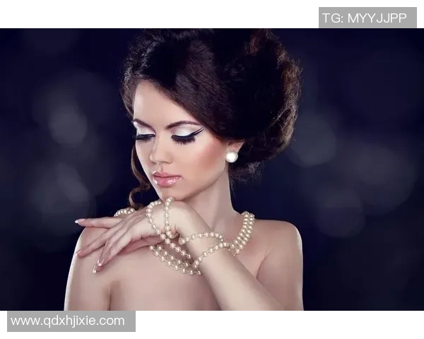 足球明星佩戴珍珠项链展现独特魅力引发时尚潮流热议