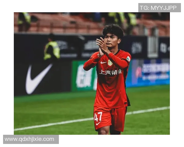 上港后备队与鲁能后备队激战正酣谁能在青训对决中脱颖而出